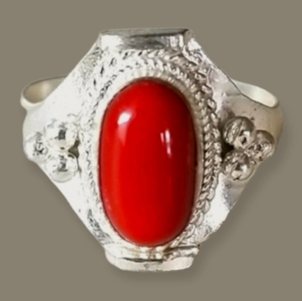 Southwestern Boho Tribal Coral Hand Crafted Silver Tone Ring SZ 8 1/4